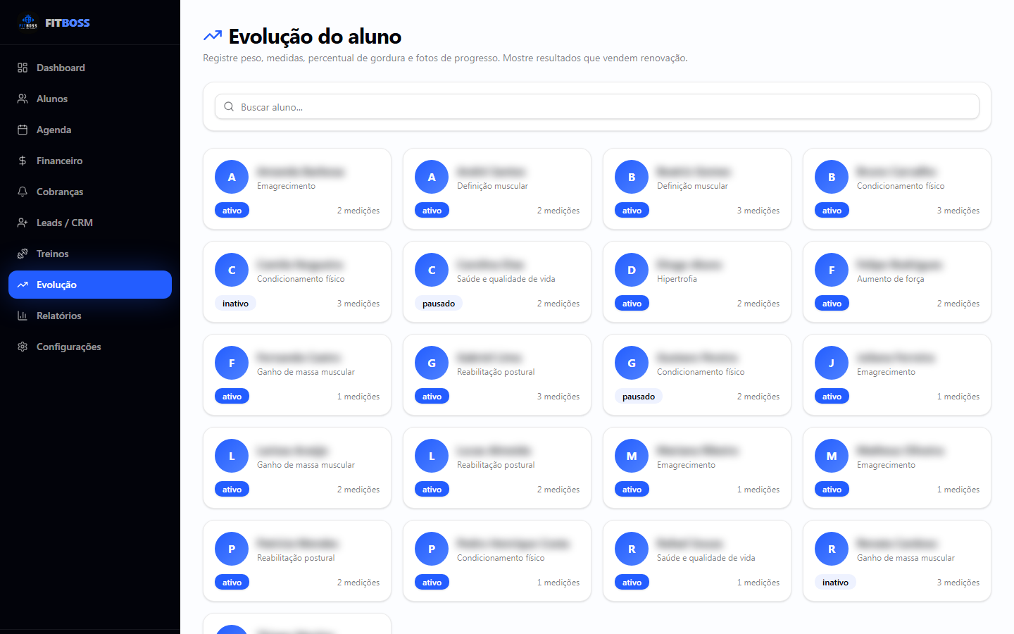 Evolução do aluno no FitBoss com objetivo e medições registradas, nomes desfocados